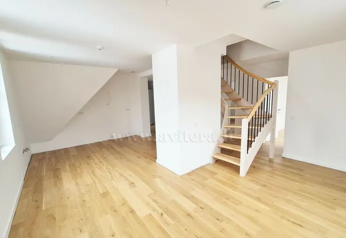 4 kambarių butas Klaipėdoje, Centre, Pievų Tako g.
