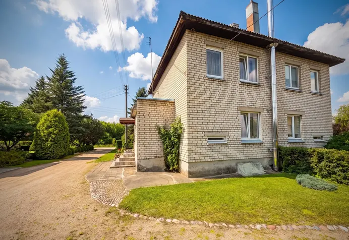Kotedžas Kėdainių rajono sav., Kėdainiuose, Saulėlydžio g.