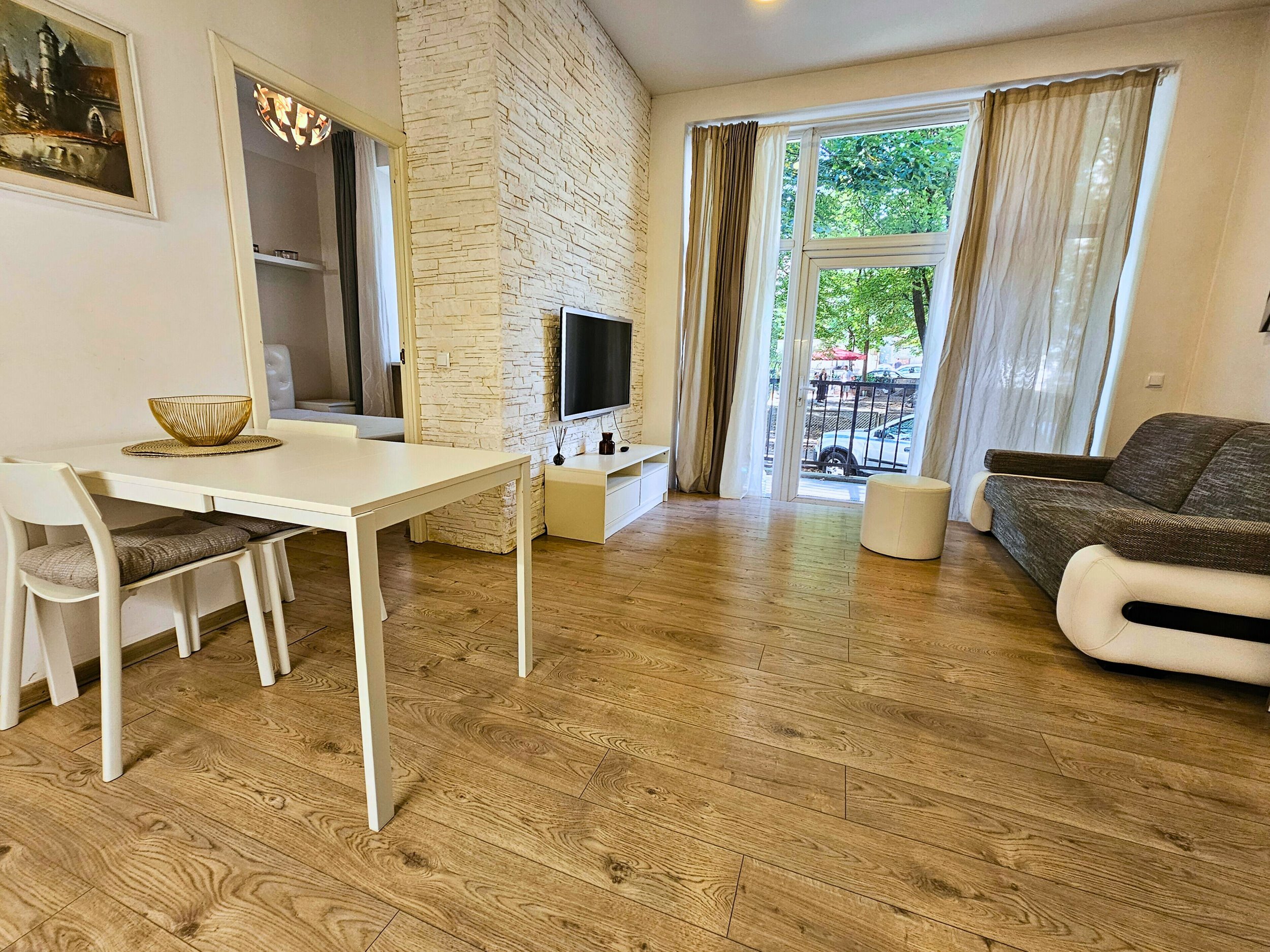 Islandijos g., Senamiestis, Vilnius, 4 kamb. – image 1