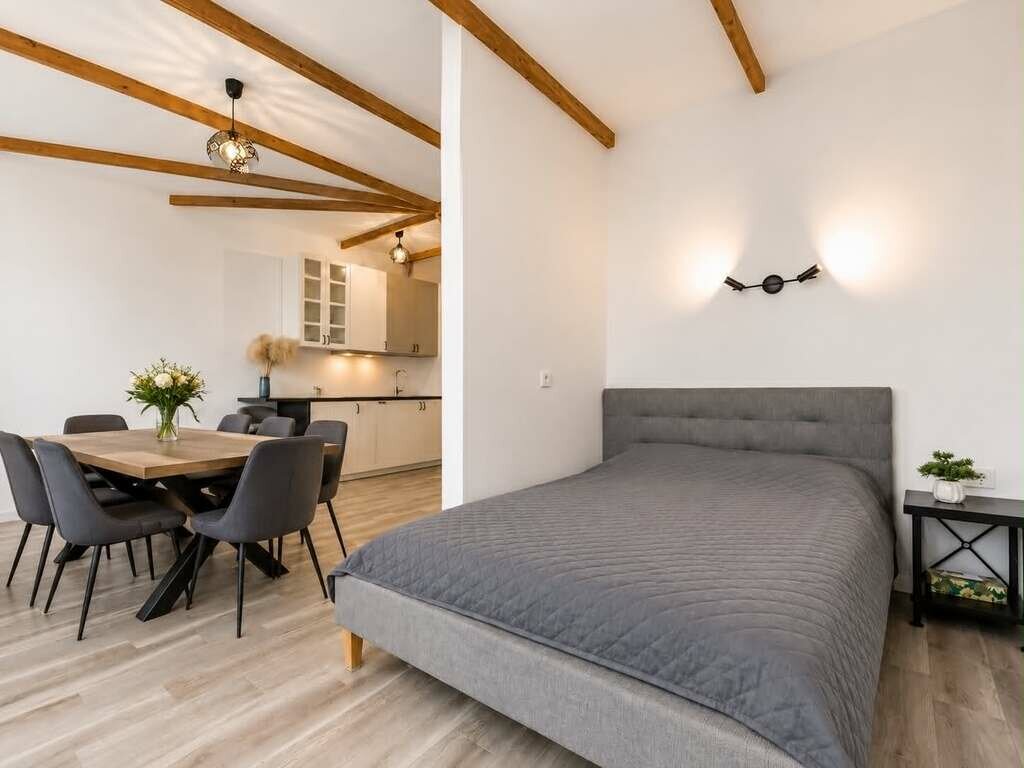 Katedros g., Centras, Panevėžys, 1 kamb. – nuotrauka 1