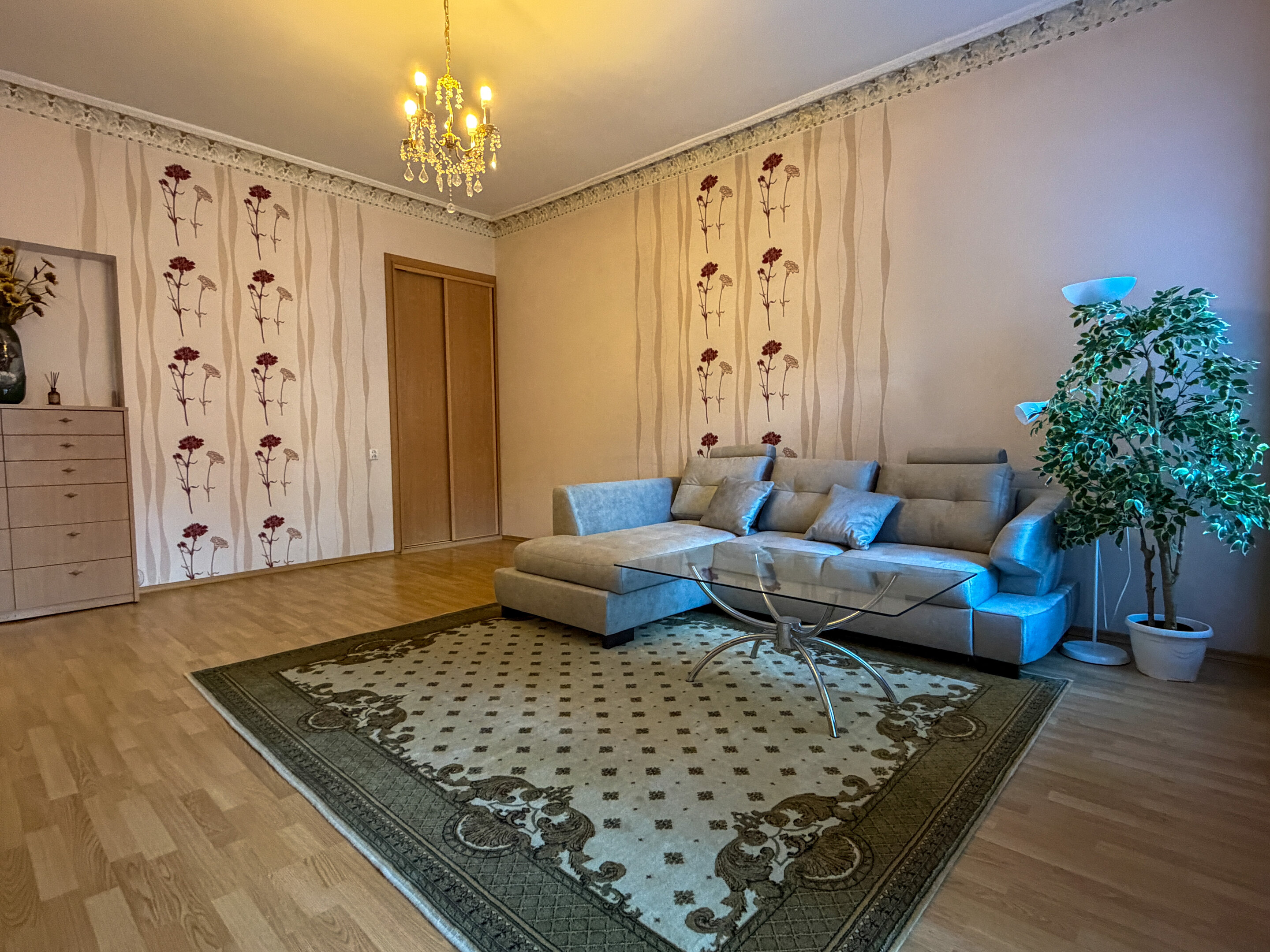 Gedimino pr., Senamiestis, Vilnius, 1 kamb. – image 3