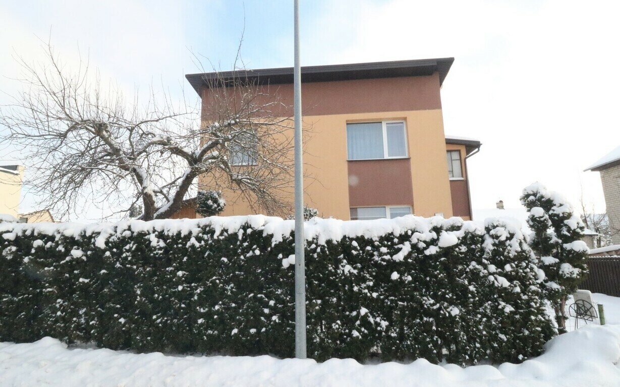 House Anykščių rajono sav., Anykščiuose, Eglėkalnio g. – image 3