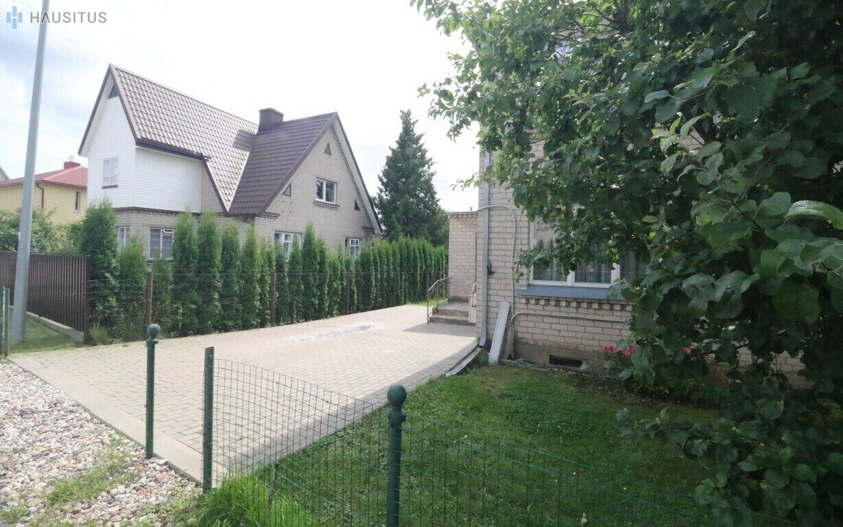 Part of house Anykščių rajono sav., Anykščiuose, P. Rimšos g. – image 4