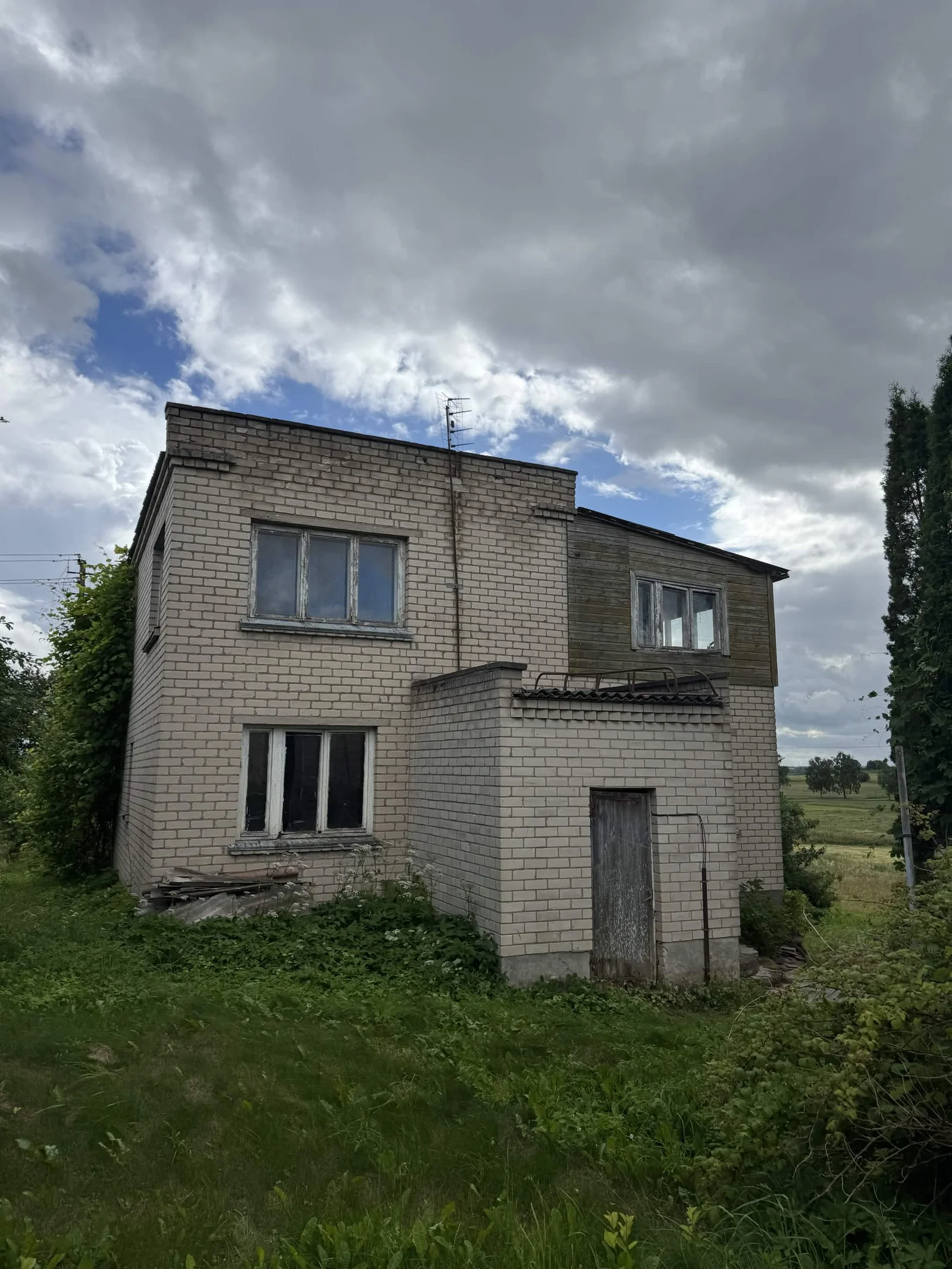 Gyvenamasis namas Kelmės rajono sav., Kukečiuose, Liepų g. – nuotrauka 1